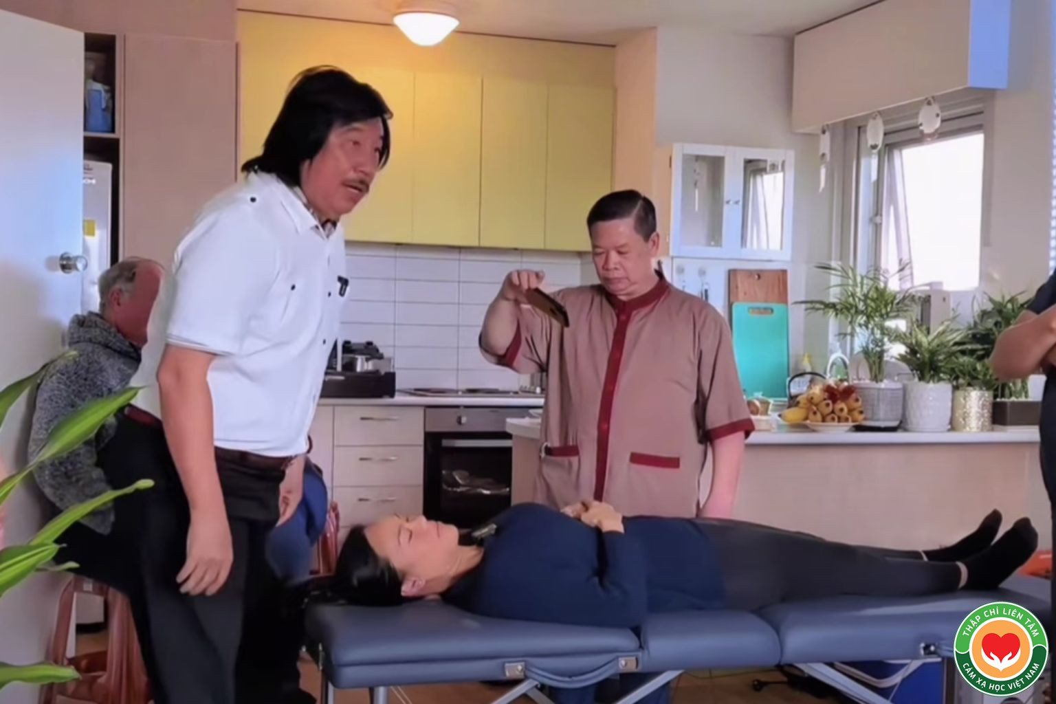 Phép Màu Tại Melbourne: Chữa Đau Cổ Vai Gáy Bằng Bấm Huyệt Thập Chỉ Liên Tâm (bài 25)